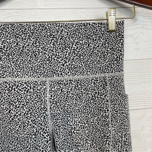 Athleta Salutation Stash II Textured Tights Size Small - Picture 3 of 8